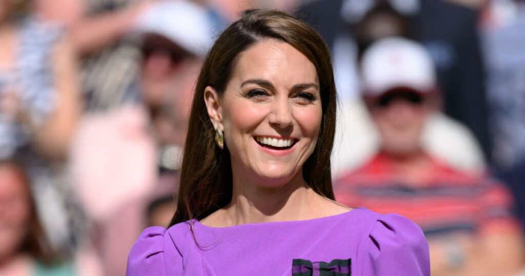 These Stylish Totes Match Kate Middleton’s Longchamp Bag Style These Stylish Totes Match Kate Middleton's Longchamp Bag Style