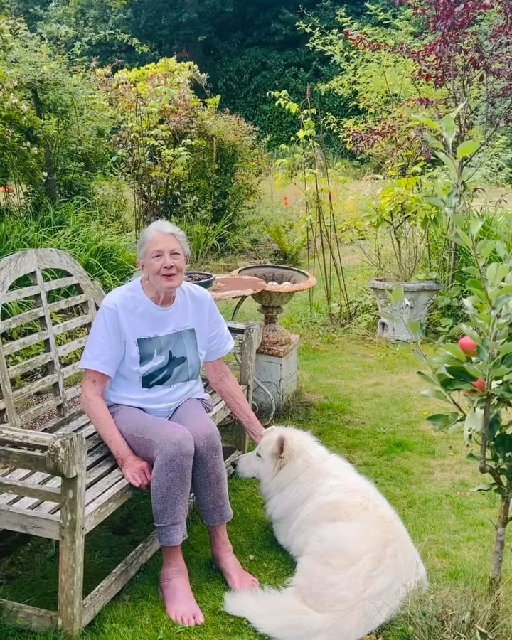 Joely Richardson Shares Rare Video of Mom Vanessa Redgrave Relaxing in Her Garden