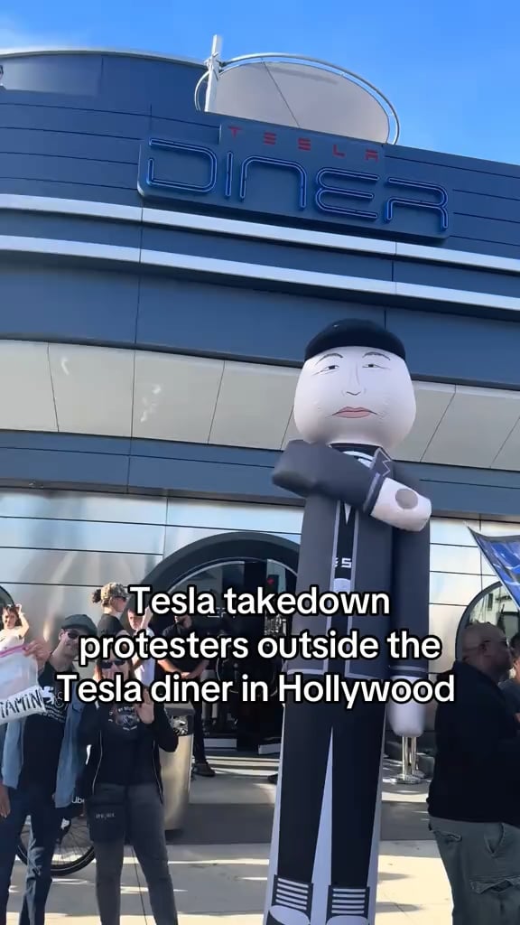 Protestors set up two Elon Musk inflatables doing Nazi salutes outside of his Tesla Diner in Hollywood. (July 26, 2025)