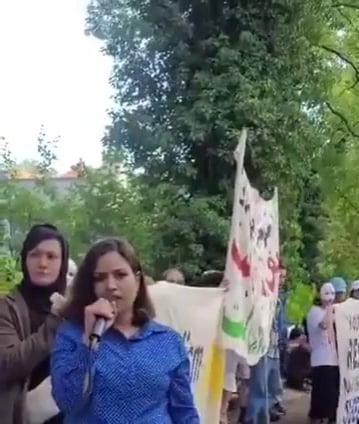Afghan journalist Fawzia Wahdat confronts Taliban reps in Berlin: “If you have a conscience, come out and answer us! You killed our women, our fathers and brothers. You stole our rights. You have no respect for democracy. How dare you speak in a democratic country?”