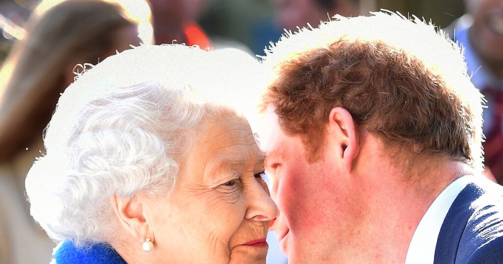 Insiders Unload on Prince Harry’s ‘Betrayal’ of Queen Elizabeth