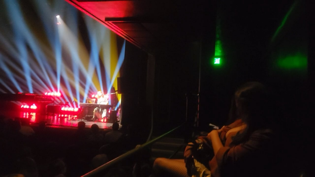 Pro-Palestinian protestors interrupt Regina Spektor show last night. After they’re removed, Regina asks any other supporters to leave the show.