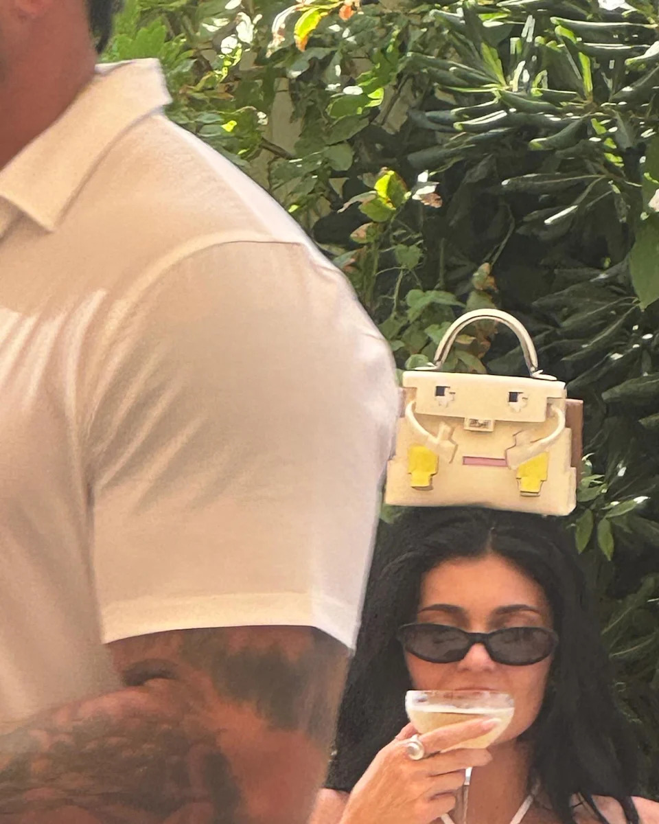 The model’s younger sister, Kylie, also mimicked the move by placing the same pricey leather purse on the top of her head as she enjoyed a cocktail. Robert Geiss/Instagram