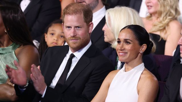 Meghan Markle & Prince Harry ‘Stung’ by Oprah Winfrey’s Joke on Their Royal Title, Says ‘Source’ Yahoo entertainment home