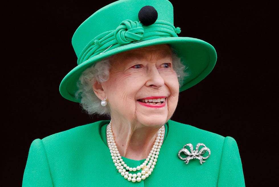 Queen Elizabeth II Platinum Jubilee 2022 - Platinum Pageant london, united kingdom june 05: (embargoed for publication in uk newspapers until 24 hours after create date and time) queen elizabeth ii stands on the balcony of buckingham palace following the platinum pageant on june 5, 2022 in london, england. the platinum jubilee of elizabeth ii is being celebrated from june 2 to june 5, 2022, in the uk and commonwealth to mark the 70th anniversary of the accession of queen elizabeth ii on 6 february 1952. (photo by max mumby/indigo/getty images)