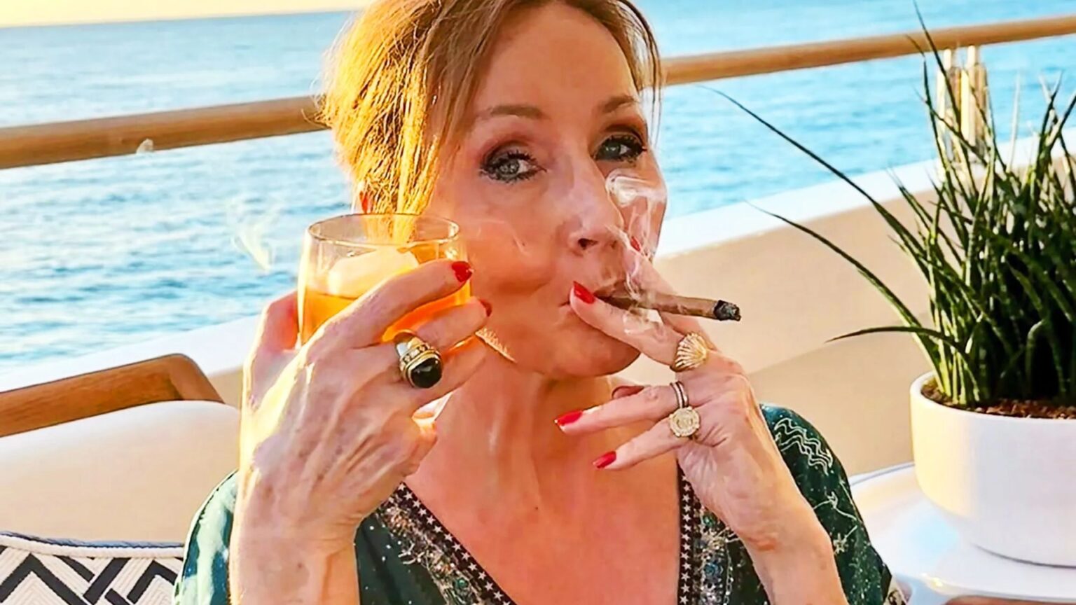 Inside secret party animal lifestyle of Harry Potter billionaire JK Rowling – as fearless women’s champion turns 60 Inside secret party animal lifestyle of Harry Potter billionaire JK Rowling - as fearless women's champion turns 60