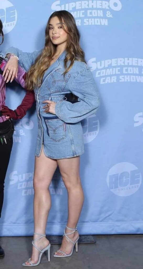 Hailee Steinfeld Superhero ComicCon 7/8/2023