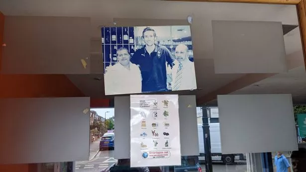 Peter Crouch, centre, with restaurant management