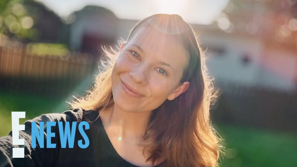 Bindi Irwin Shares Her Hernia From Giving Birth Began “Unzipping” | E! News Bindi Irwin Shares Her Hernia From Giving Birth Began "Unzipping" | E! News