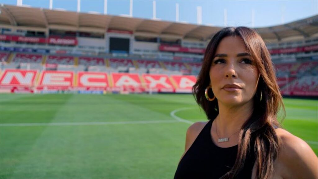 Interview with Eva Longoria on "Necaxa"