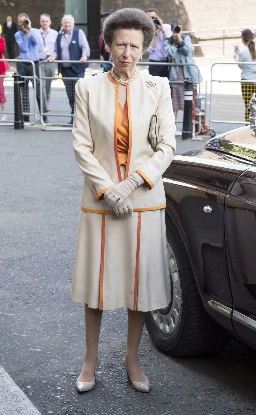 queen elizabeth ii attends centenary annual meeting of the national federation of women's institute