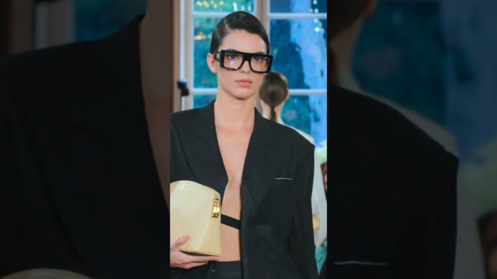 Kris don't recognize Kendall Jenner 😂#kardashian #kimkardashian #kyliejenner #kendall#kendalljenner