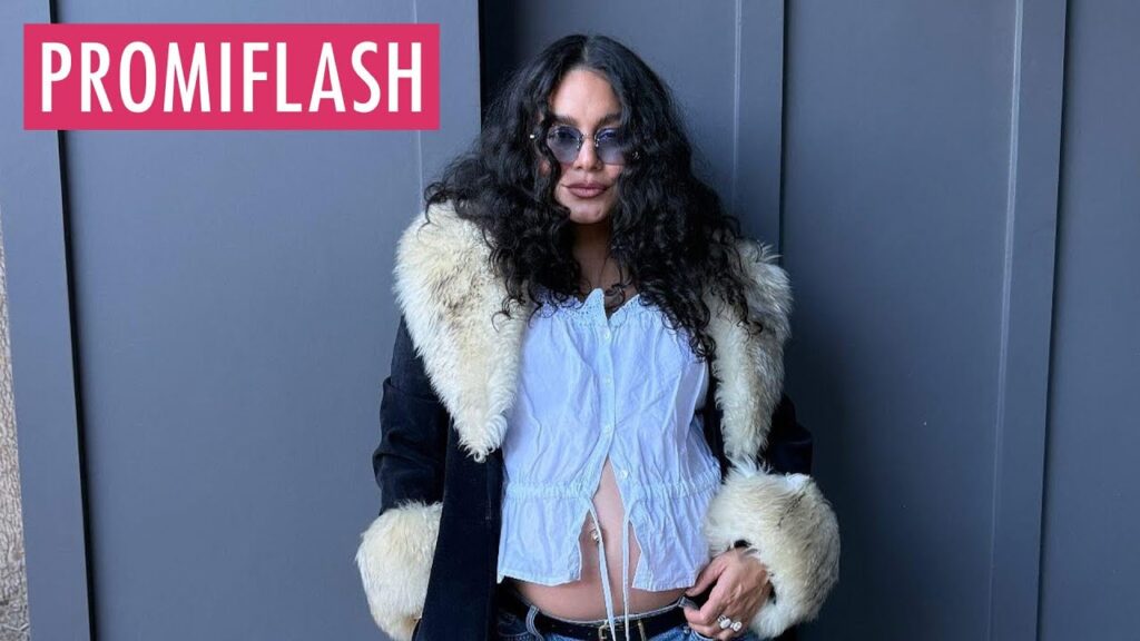 Vanessa Hudgens zeigt Babybauch im lässigen Festivallook