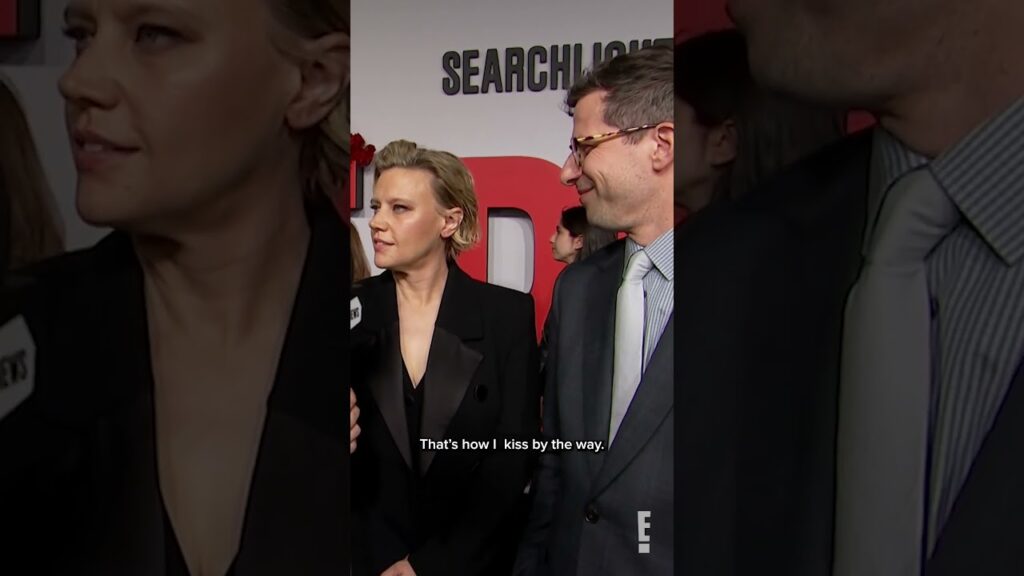Kate McKinnon and Andy Samberg Are Air Kissing Pros