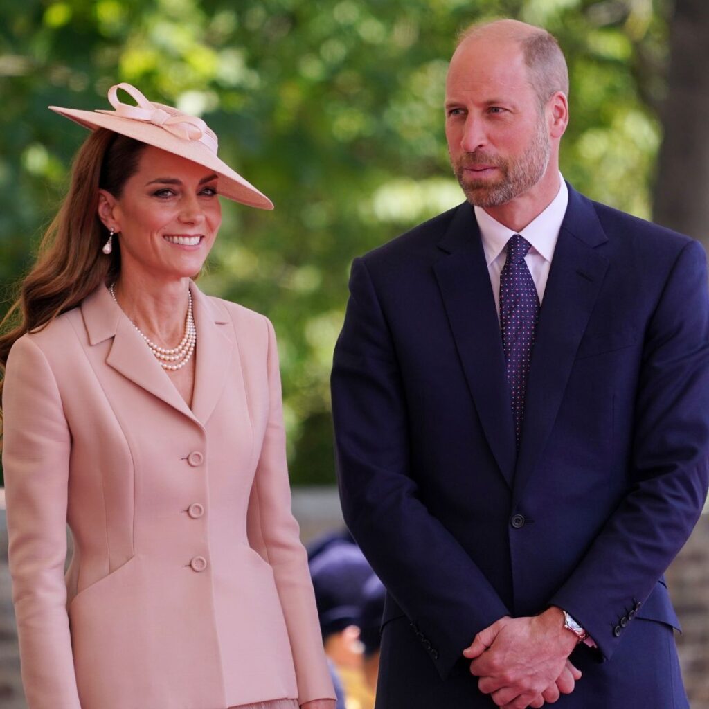 Prince William and Princess Kate Look Up to The… Prince William and Princess Kate Look Up to The…