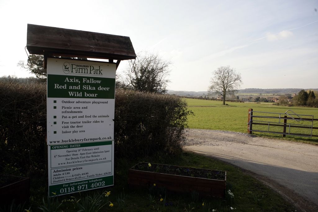 Bucklebury Farm Park entrance sign