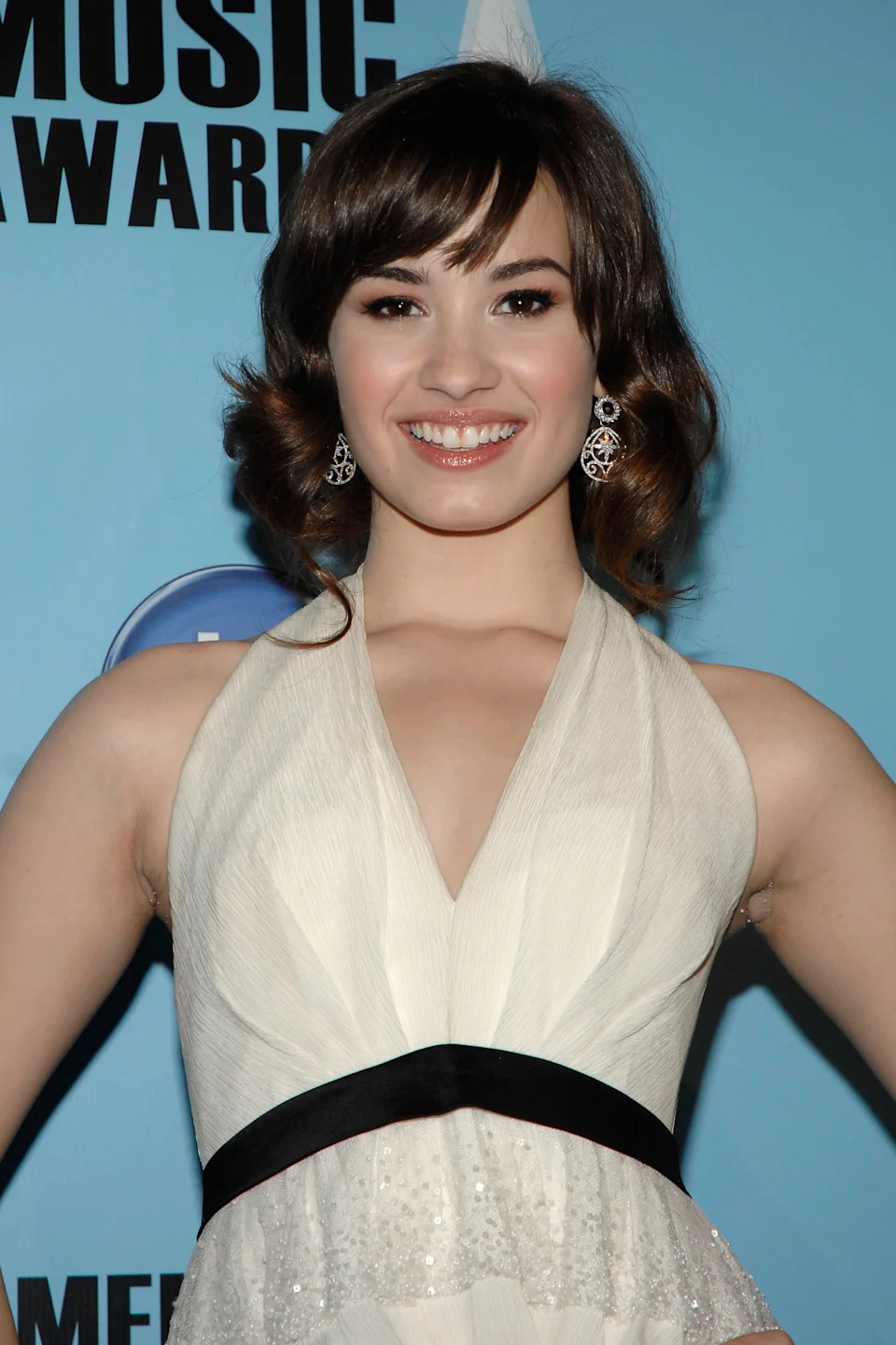 Young Demi Lovato smiling at a music awards event