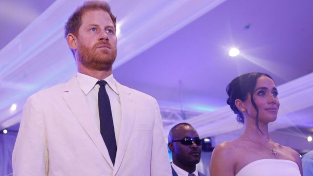 Meghan Markle & Prince Harry Feel ‘Exposed’ After Beach Photos Were Leaked, Says Source Yahoo entertainment home