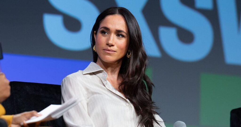 Meghan Markle’s pal ‘furious’ at ‘ridiculous double standards’ in Royal Family – Celebrity News – Entertainment Meghan Markle’s pal 'furious' at 'ridiculous double standards' in Royal Family - Celebrity News - Entertainment