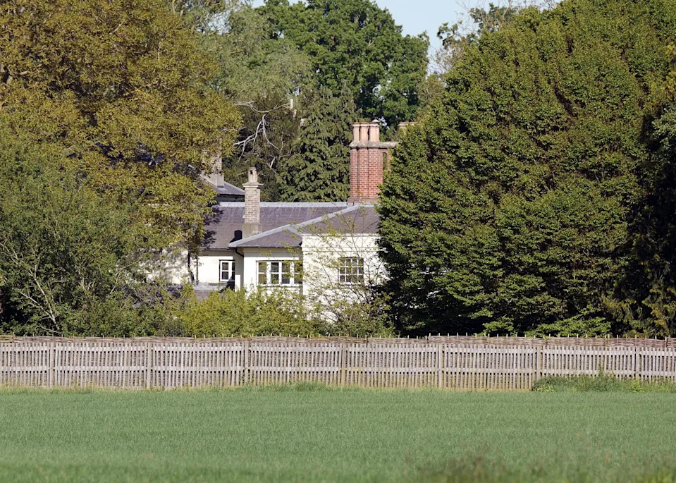 Breaking Down the Royal Family Properties Who Lives Where Frogmore Cottage Harry and Meghan MEGA419022_003