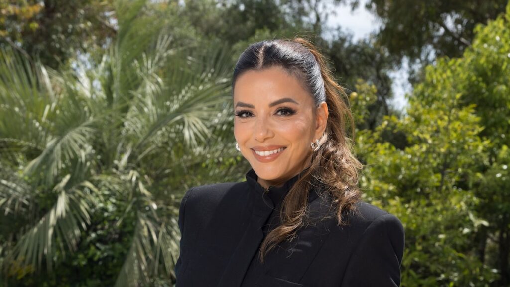 Eva Longoria shows off her toned abs and lean legs in a black string bikini Eva Longoria shows off her toned abs and lean legs in a black string bikini