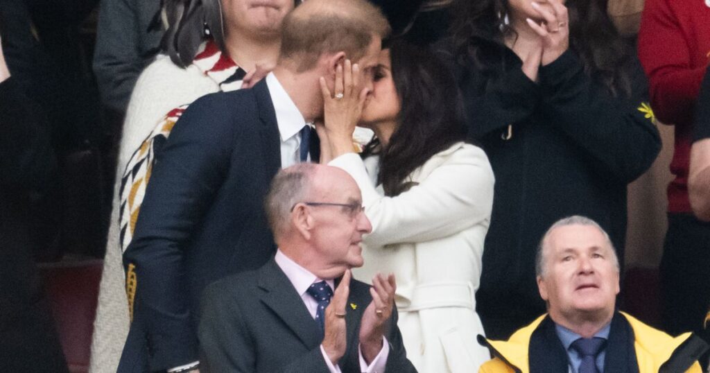 Palace insider's shock reaction to Meghan Markle's PDA revealed in 6-word remark | Royal | News