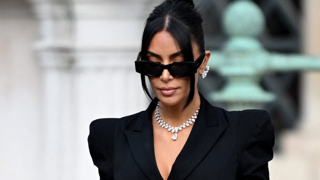 Kim Kardashian ditches signature dark hair, welcomes new color