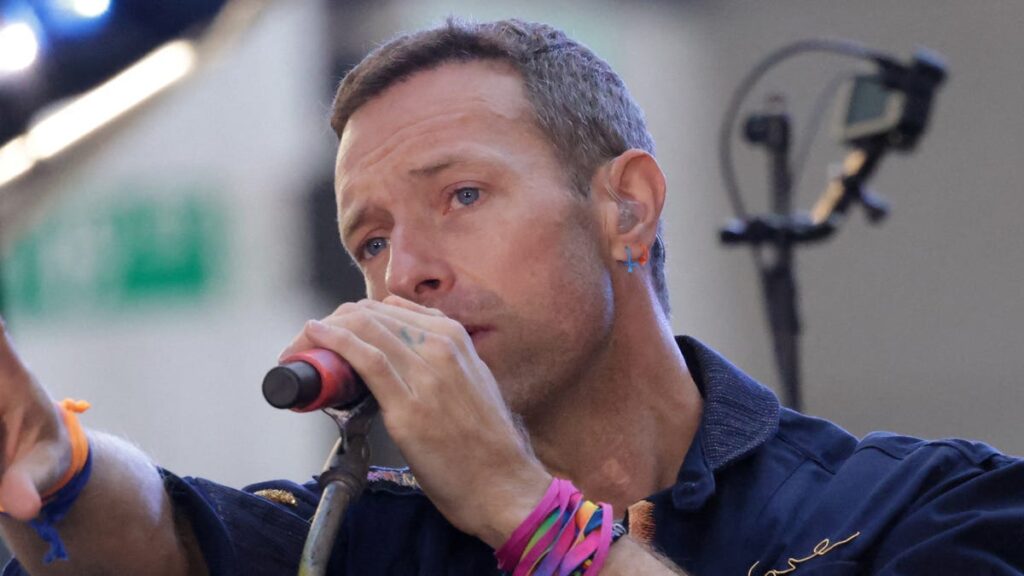 Chris Martin addresses Coldplay concert 'kiss cam' couple