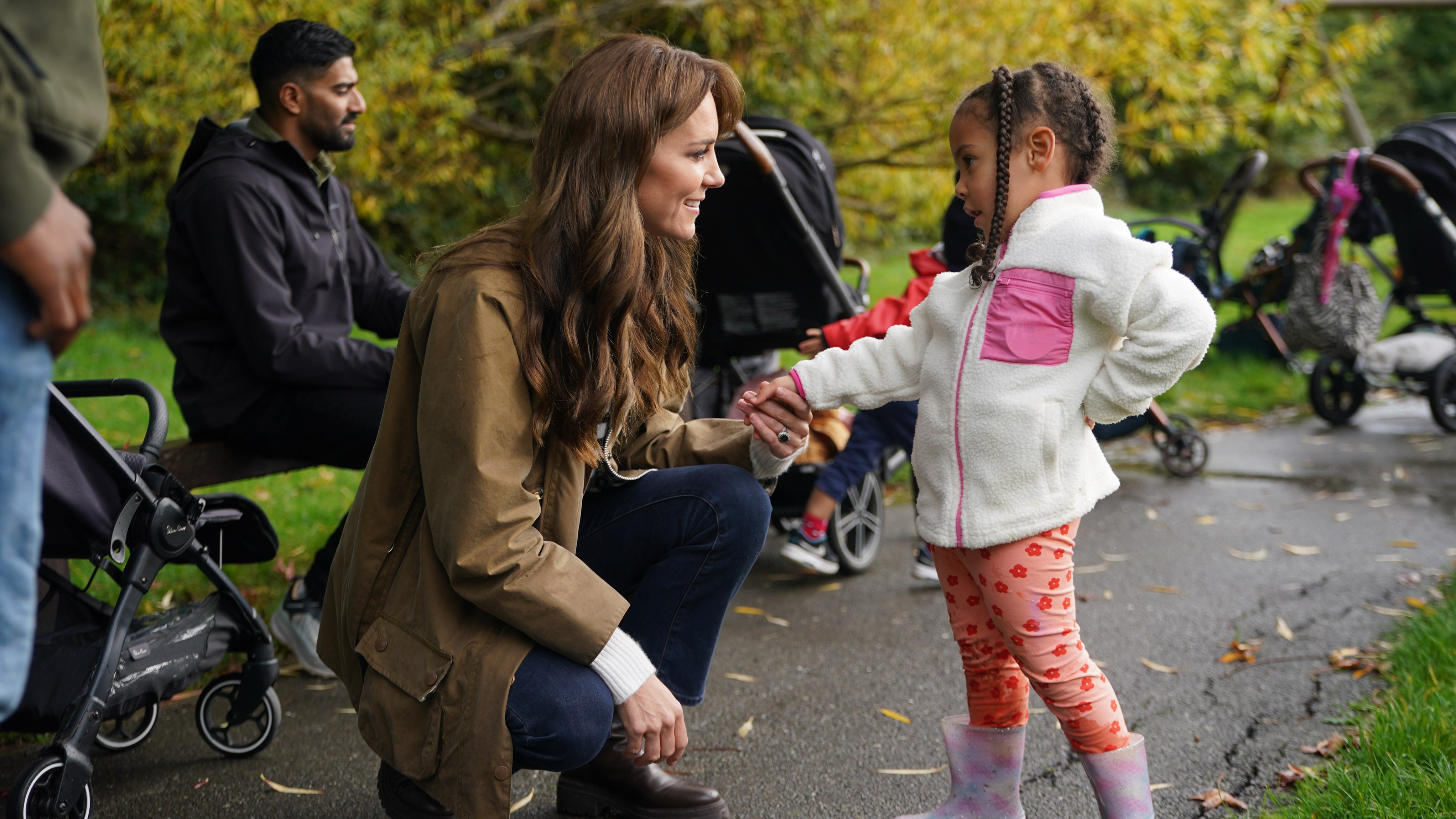 Catherine, Princess of Wales meets Noa Redgrave, 4, during a visit to