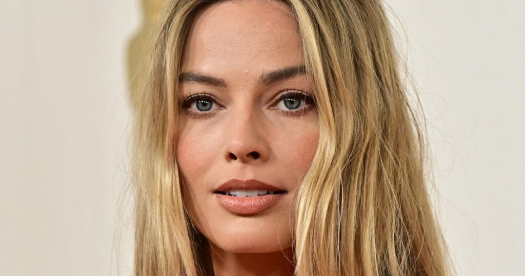 Margot Robbie’s Corset Dress Moment Made For A Bold Red Carpet Return Margot Robbie’s Corset Dress Moment Made For A Bold Red Carpet Return