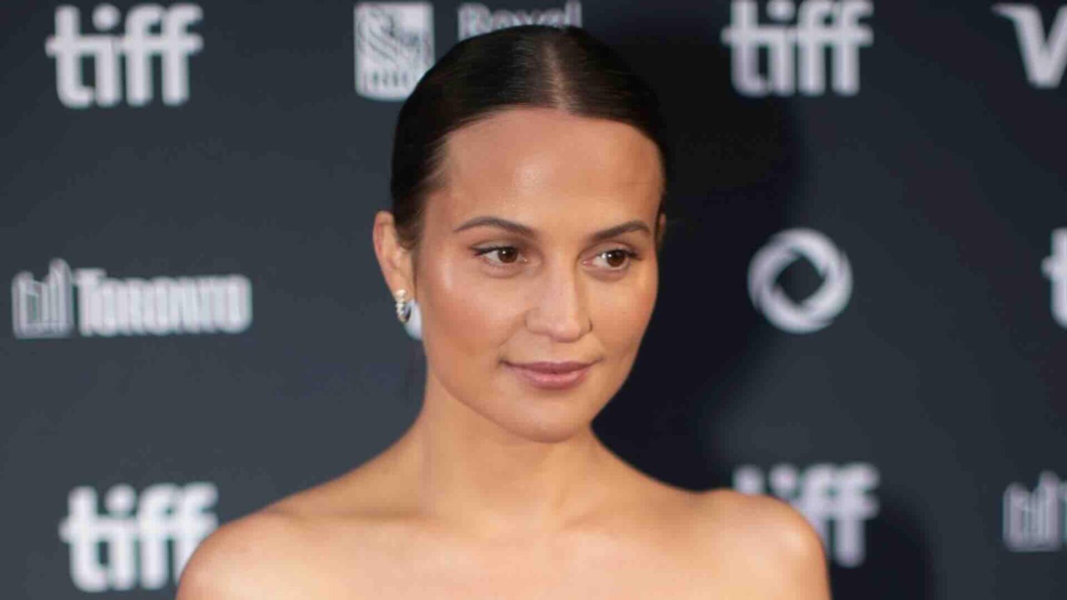 Alicia Vikander says The Danish Girl 'already feels extremely dated' for its trans representation