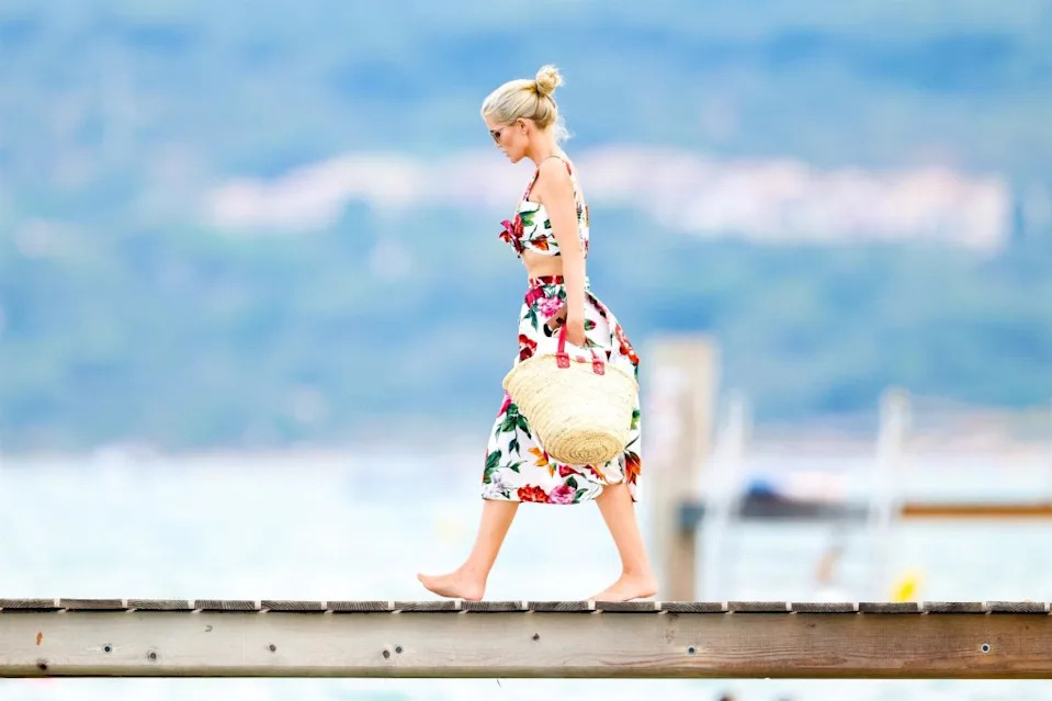 For the outing, Princess Diana’s niece opted for a red, pink and white floral co-ord that featured a cropped bralette with a matching flowy skirt. Best Image / BACKGRID