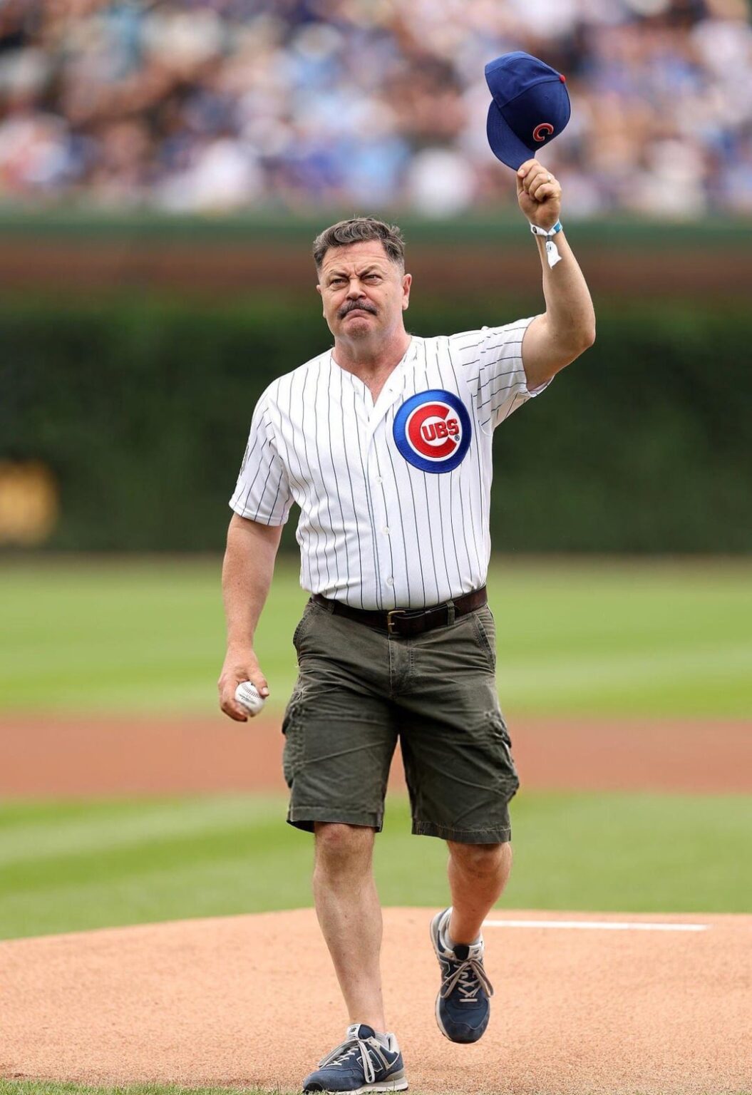 Nick Offerman threw the ceremonial first pitch at the Chicago Cubs vs Pittsburgh Pirates baseball game yesterday. (August 17, 2025)