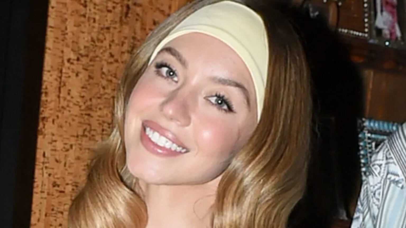 Newly single Sydney Sweeney reveals the ‘disrespectful’ DMs she’s sent by admirers and opens up about THAT jeans advert Newly single Sydney Sweeney reveals the 'disrespectful' DMs she's sent by admirers and opens up about THAT jeans advert