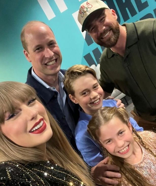 A family selfie with Taylor Swift and Taylor's fiance Travis Kelce 