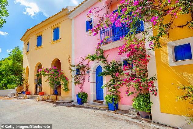 The most appealing towns are the old fishing community of Fiskardo, in the island¿s far north, and Assos, where houses in pencil-case colours tumble down a tree-shaded slope towards a delicious sliver of beach