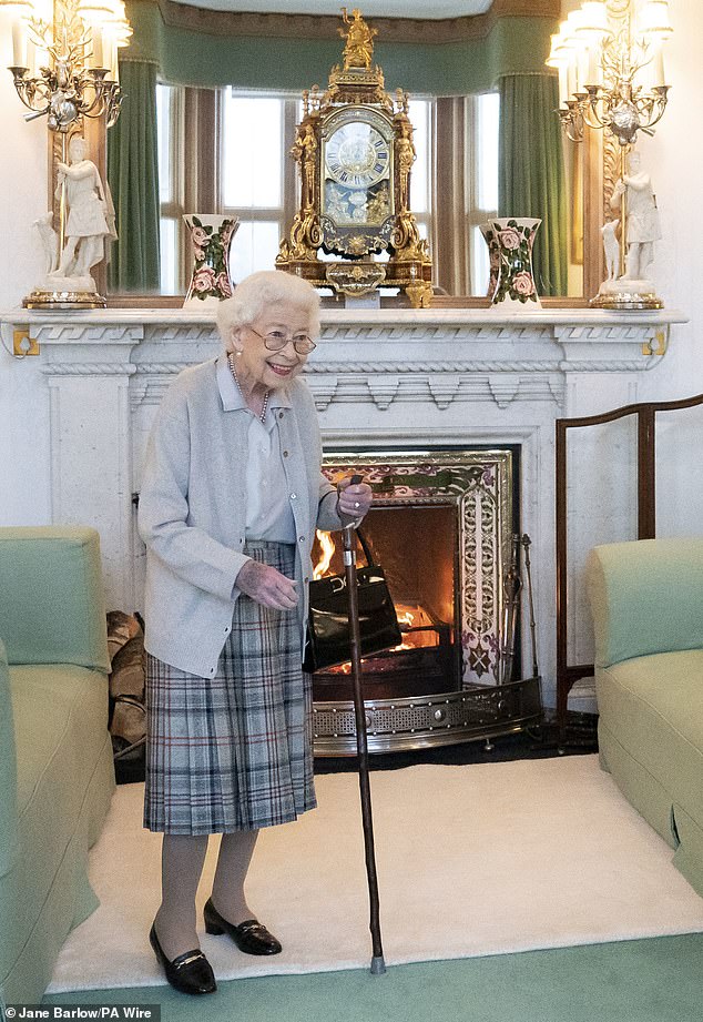 The last photo of Queen Elizabeth II taken the day before she died