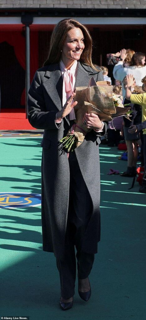 Kate recently stepped out in new outerwear and looked effortlessly chic, opting for the Maxi City Coat from Jigsaw