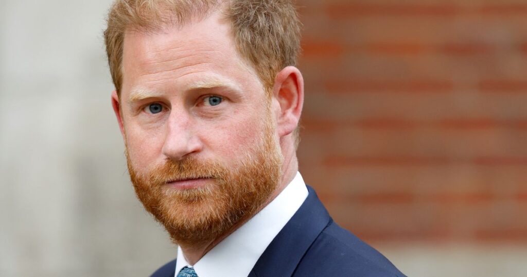 Prince Harry longing to bring his family back to the UK, pals say Ipso logo