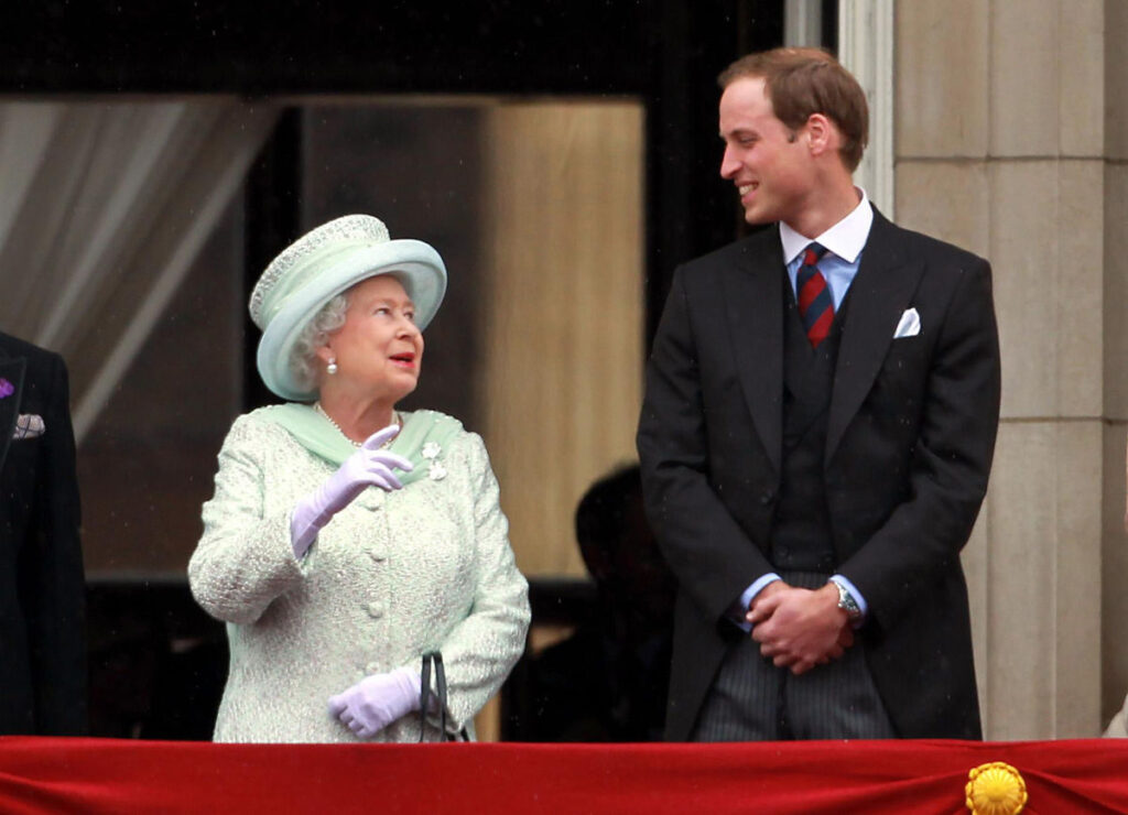 Queen Elizabeth II and the Duke of Cambridge appear on the balcony of Buckingham Palace at the Diamond Jubilee celebrations