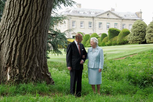 late queen and husband in 2007 outside Broadlands in hampshire