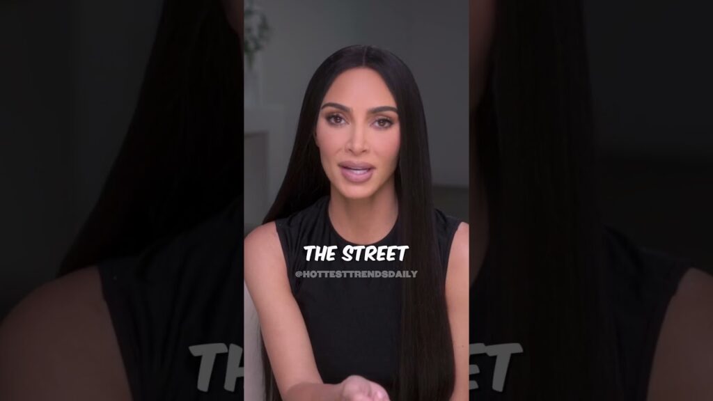Kim & Khloe Kardashian Get Surrounded By Paparazzi #kimkardashian #khloekardashian #thekardashians