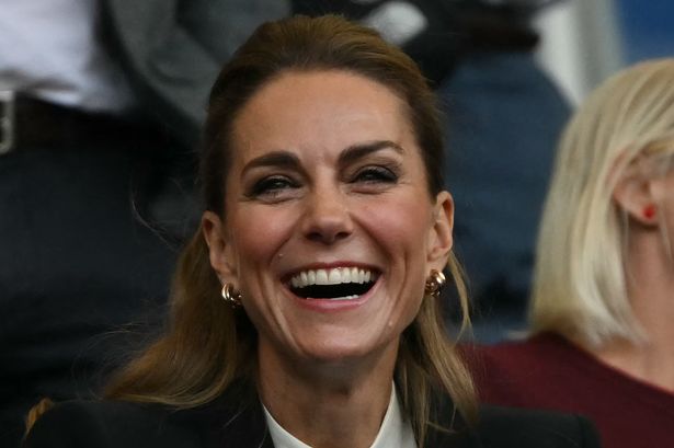 Kate wore a gorgeous pair of Cartier earrings to the rugby 