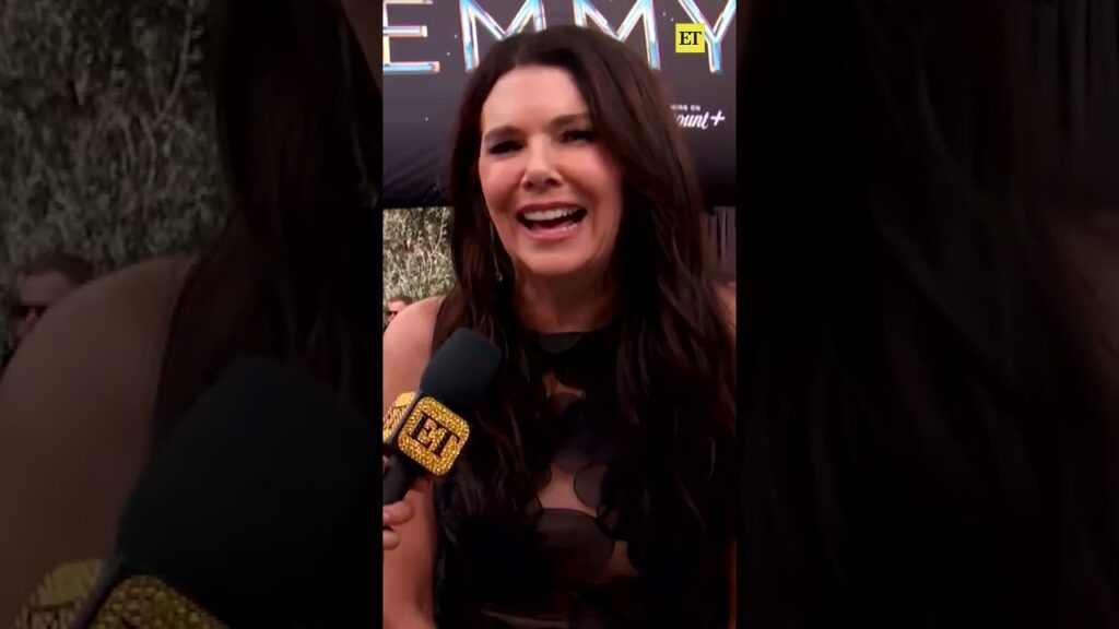 #laurengraham and #alexisbledel have a #gilmoregirls reunion at the #emmys.