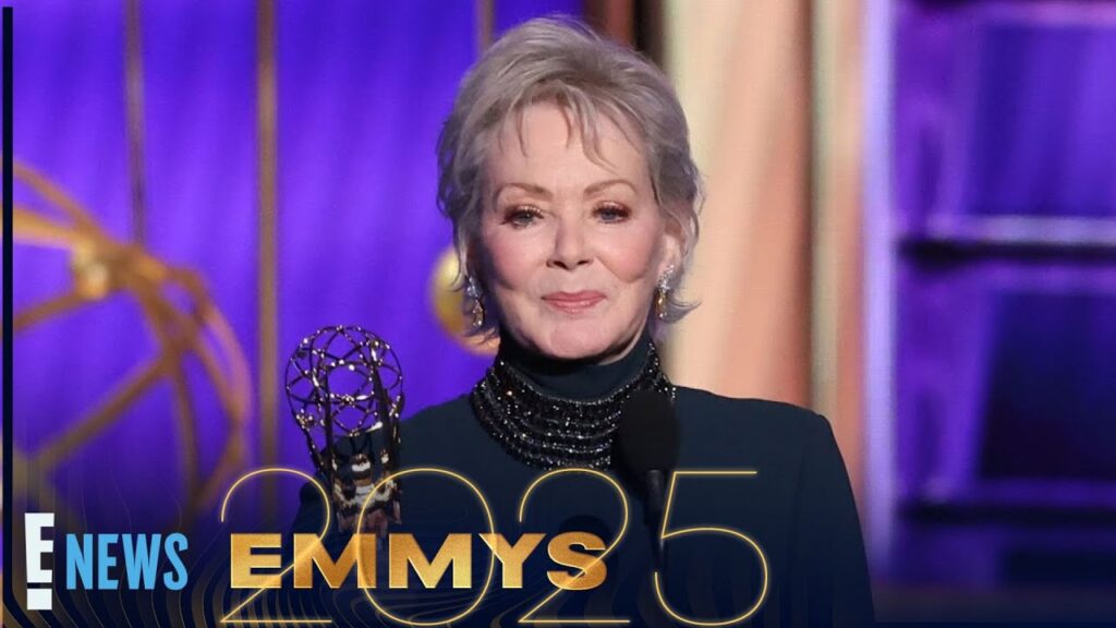 Jean Smart Pokes Fun at Broken Knee After Her Emmys 2025 Win | E! News Jean Smart Pokes Fun at Broken Knee After Her Emmys 2025 Win | E! News