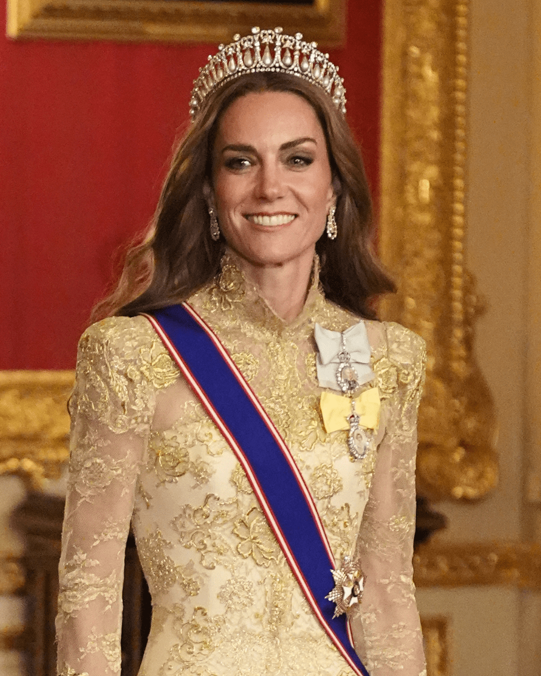 Kate Middleton wears the Lover's Knot Tiara windsor castle state banquet 