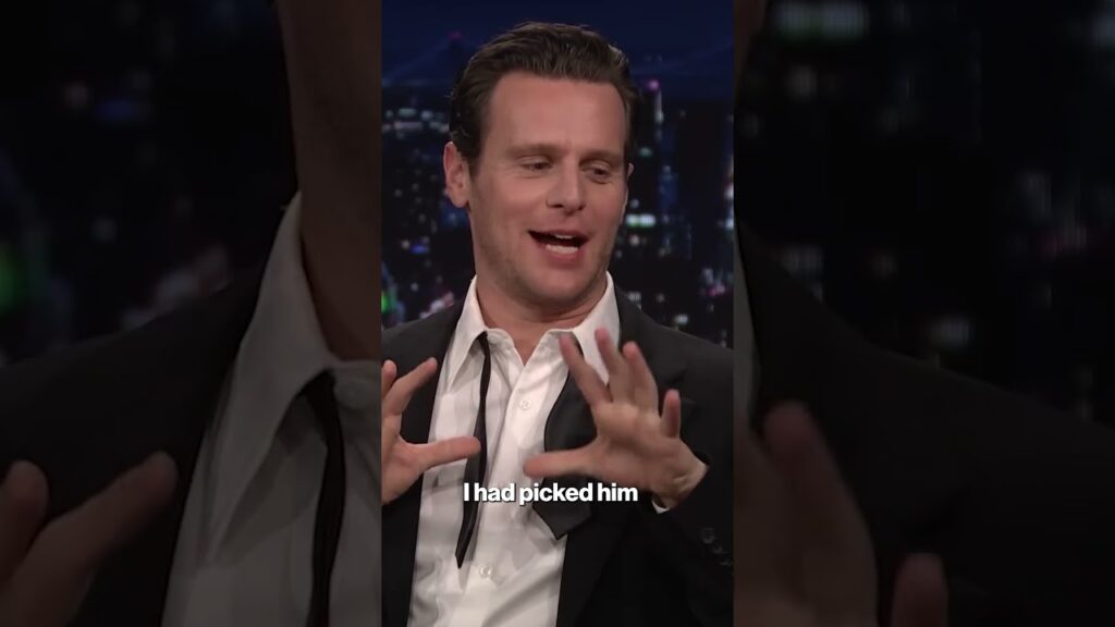 Jonathan Groff dishes on straddling Keanu Reeves at the Tony Awards #shorts Jonathan Groff dishes on straddling Keanu Reeves at the Tony Awards #shorts