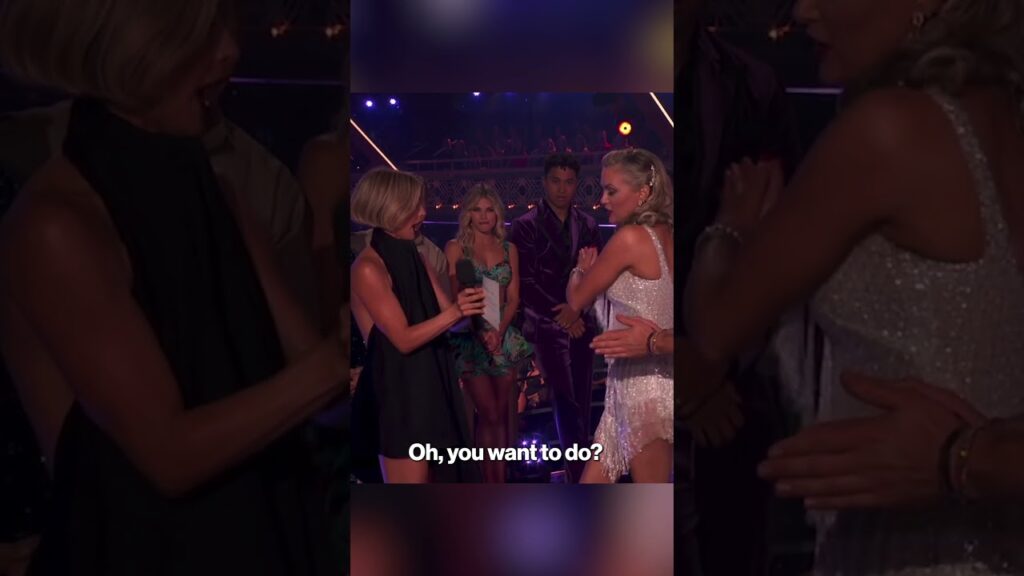 Julianne Hough & Elaine Hendrix Do 'Parent Trap' Handshake On 'DWTS' #shorts