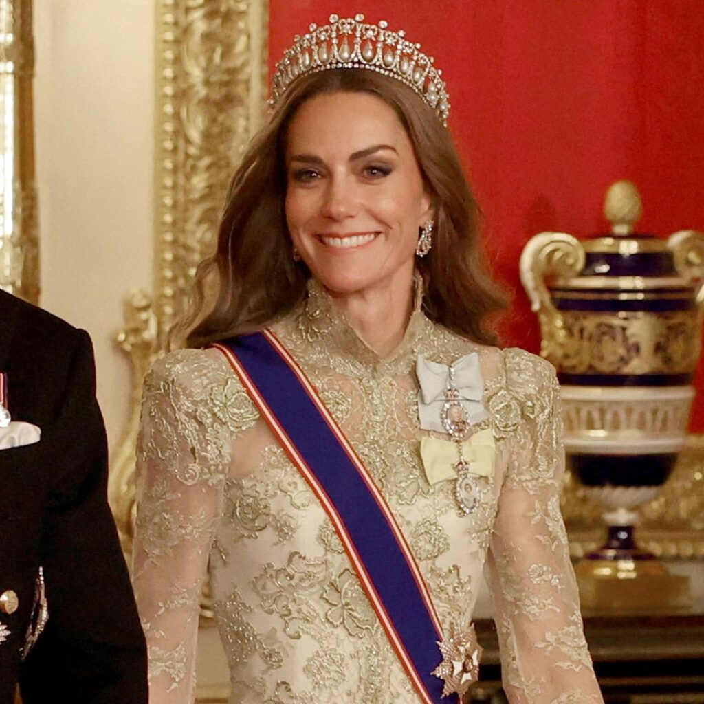 Why Royal Fans Think Kate Middleton’s State Banquet… Why Royal Fans Think Kate Middleton’s State Banquet…