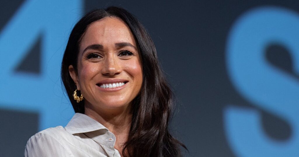 Get Meghan Markle’s $1,325 Rich Mom Sweater Style for Just $25